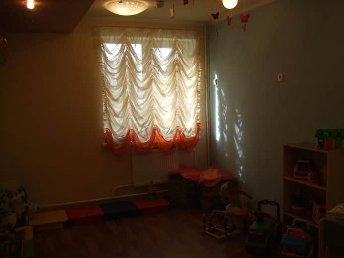Асвтрийские шторы в оформлении интерьера детской комнаты