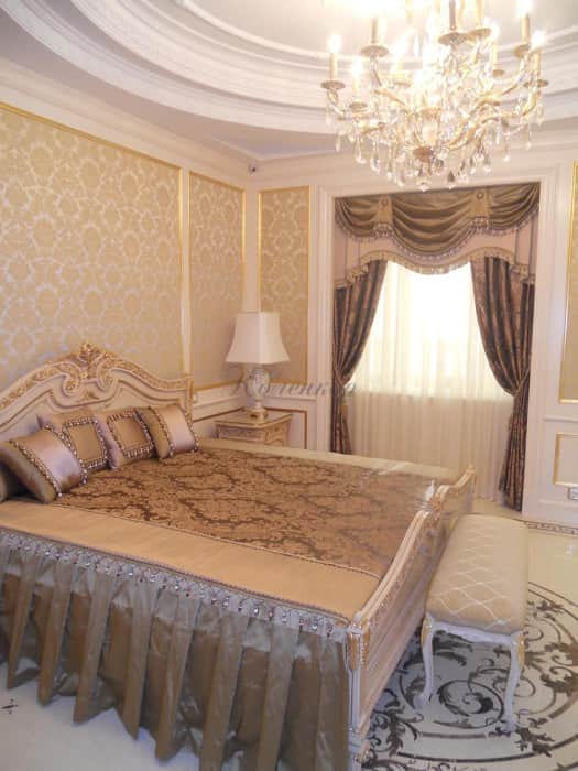 Классические бронзовые шторы в спальню с ламбрекенами