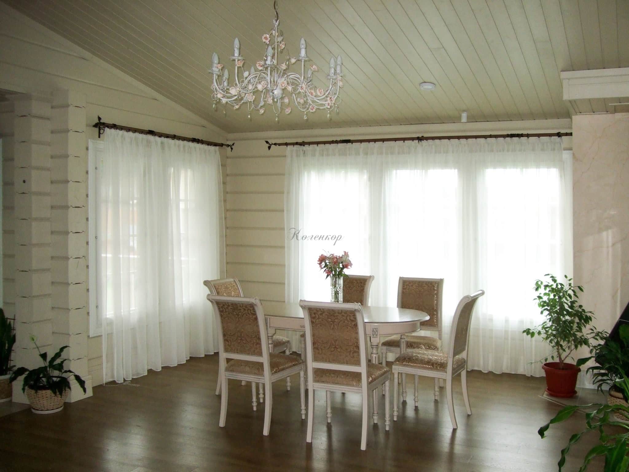 Шторы в деревянном доме: дизайн штор в частном доме – какие шторы выбрать  для оформления окна загородного дома