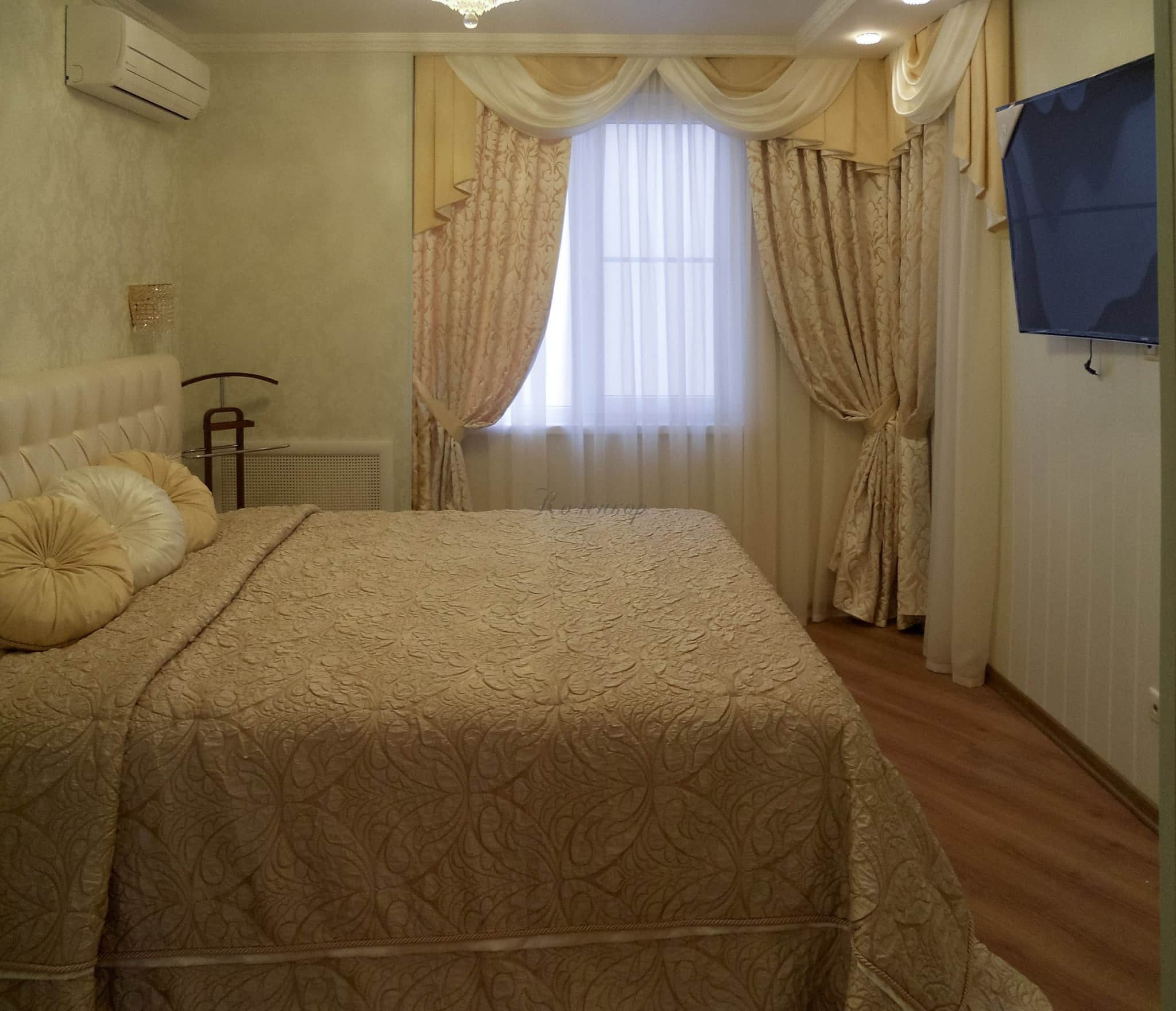 Разновидности плотных штор для спальни: ткани, советы по выбору